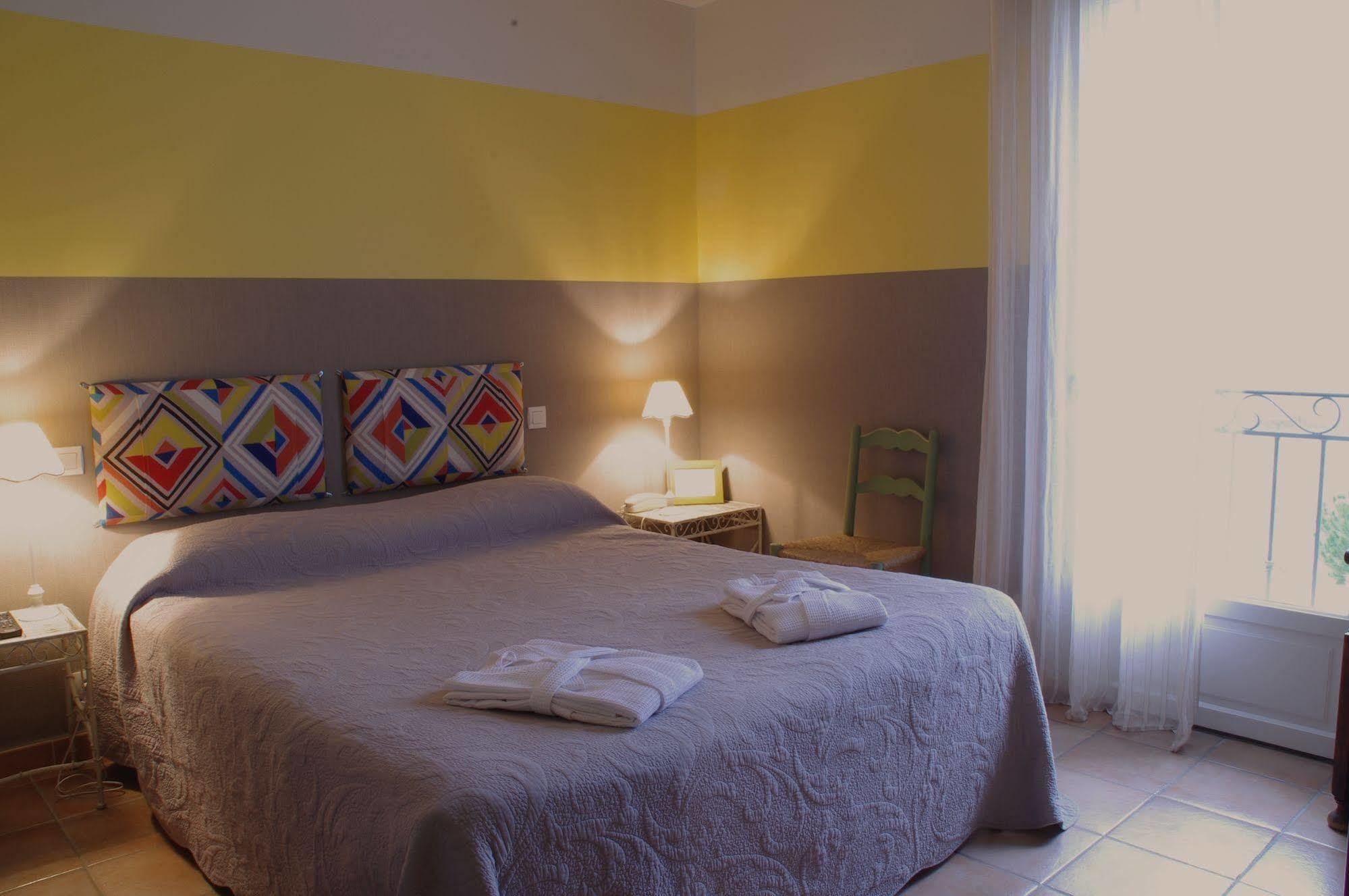 Hotel La Bastide D'Iris Vagnas Ngoại thất bức ảnh